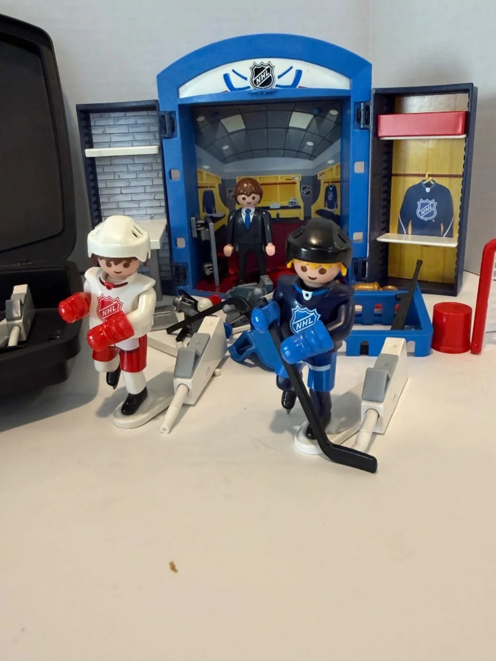 Playmobil questions leave